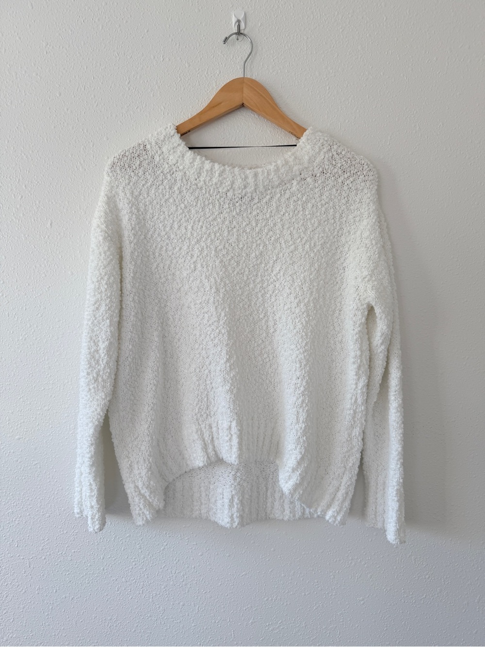 Sanctuary Bouclé Knit Crewneck Sweater Size M White Cozy Girl Elevated Basic
